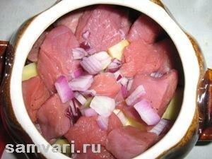 мясо в горшочках с картошкой