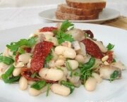 Салат с фасолью и селедкой
