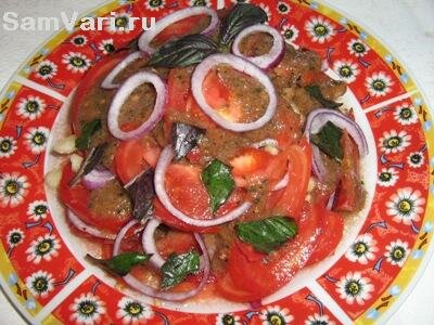 Салат из помидоров с базиликом